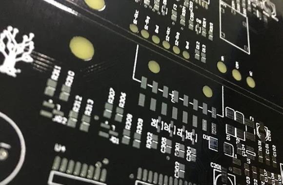 如何確定PCB的基板材料？